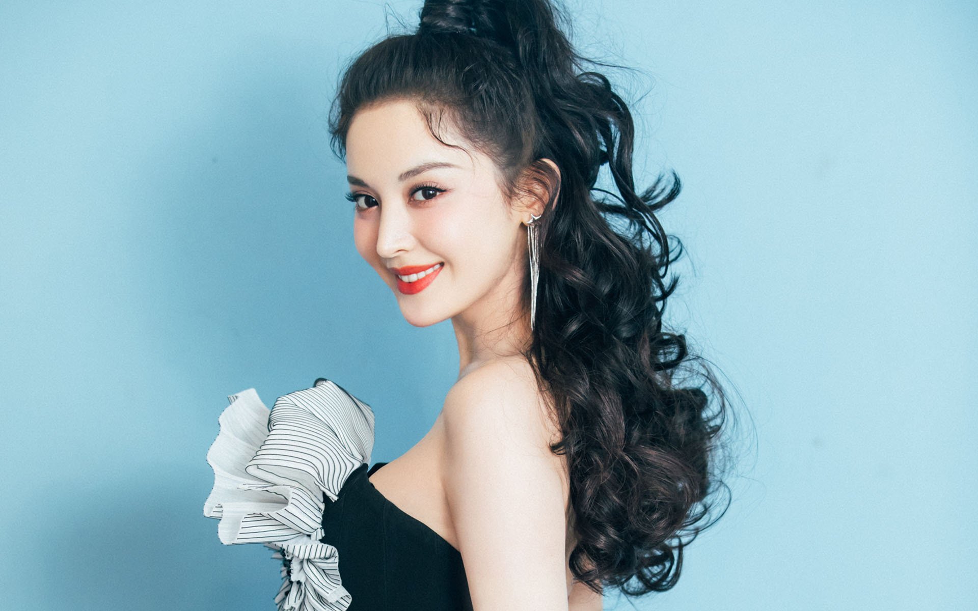 德甲激烈角逐，球迷支持不断，德甲 集锦