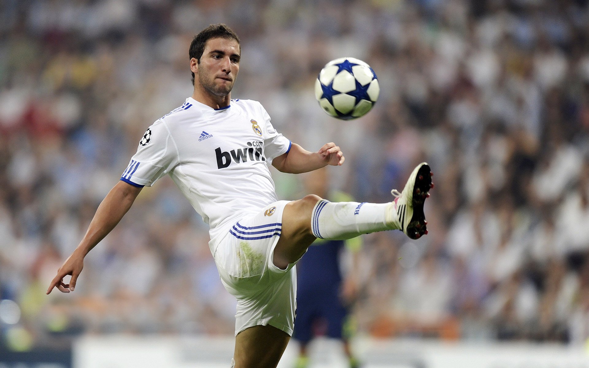 开云中国-英超冠军争夺战：悬念持续升温！，英超夺冠规则